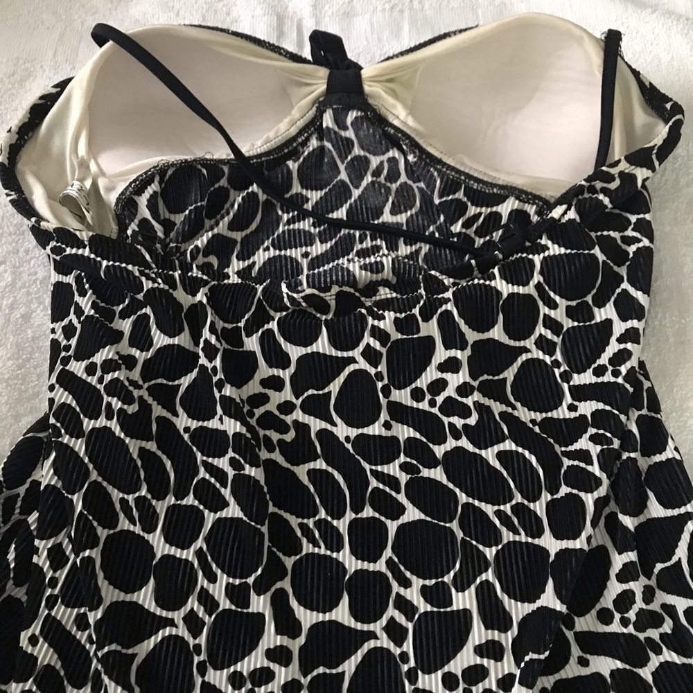 Black/White  24 & Ocean Tankini Top. Size Large - Picture 2 of 3